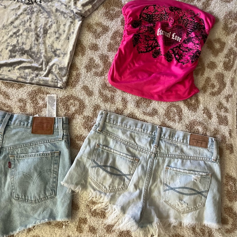 A bundle of 3 shorts and three tops size small😻💕
